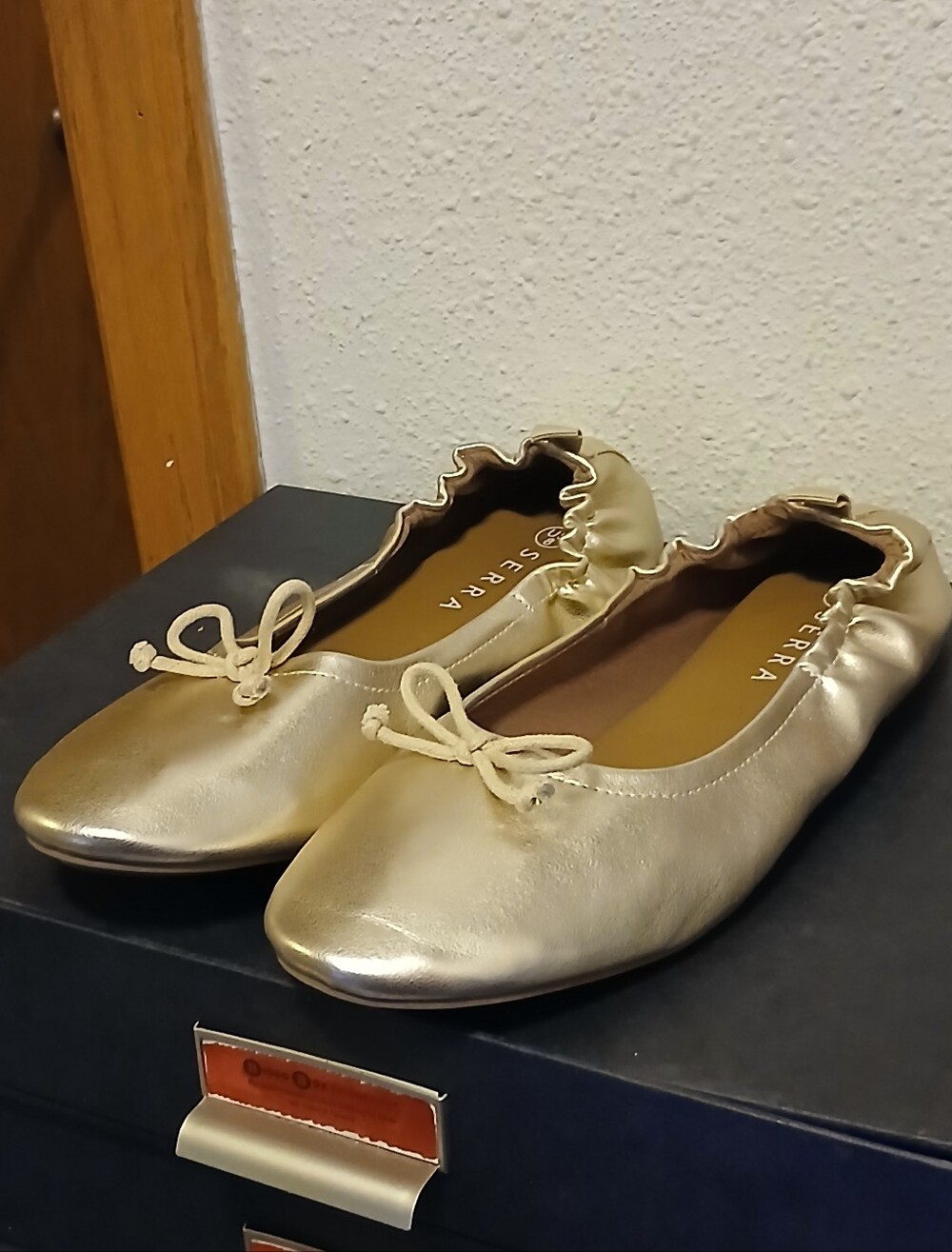 SERRA Gold Ballet Flats Women's Size 8 Slip-On Casual Shoes